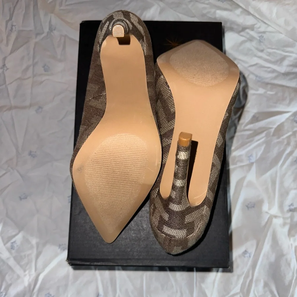 Cute brown heels with pattern - Picture 3 of 6
